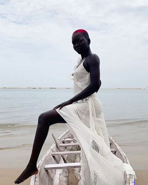 Nyakim la bellissima modella sudanese con la pelle più scura del mondo