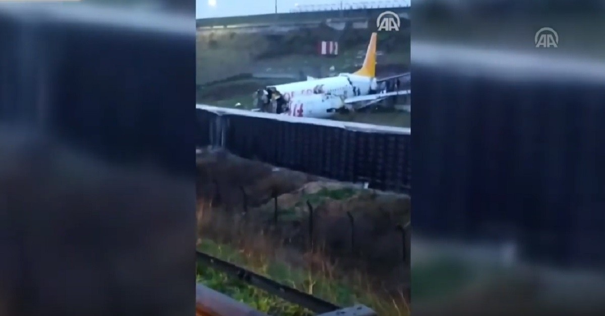 Istanbul, aereo spezzato durante l’atterraggio; ecco cos’è successo
