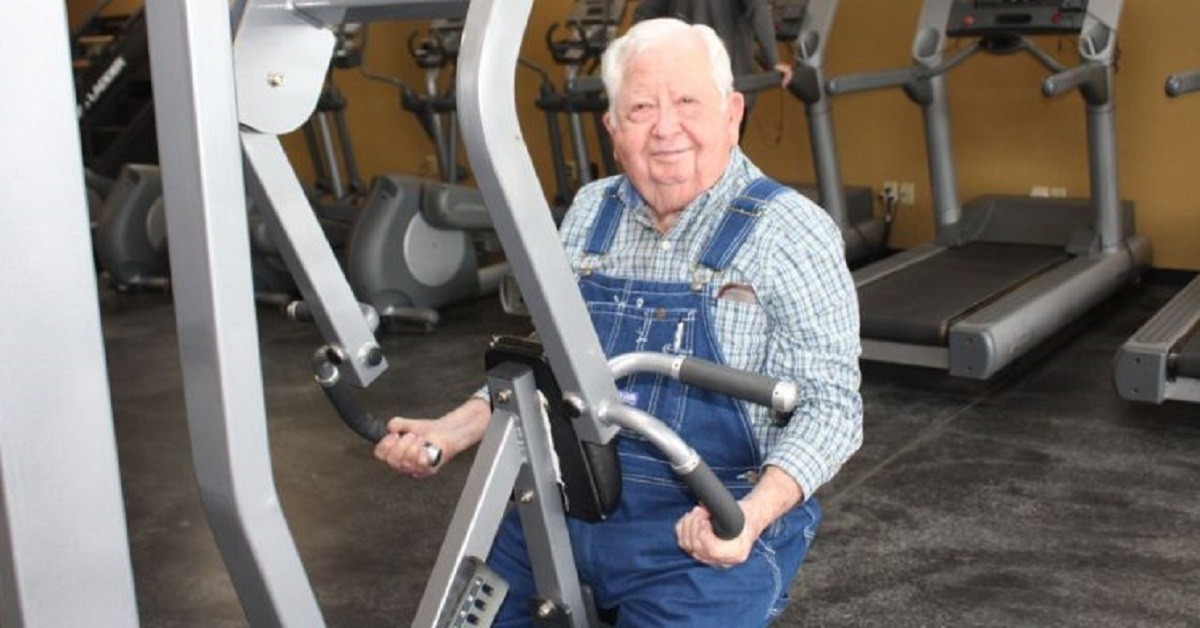 Loyd ha 91 anni e ha preso una decisione che lo ha fatto diventare popolare sul web