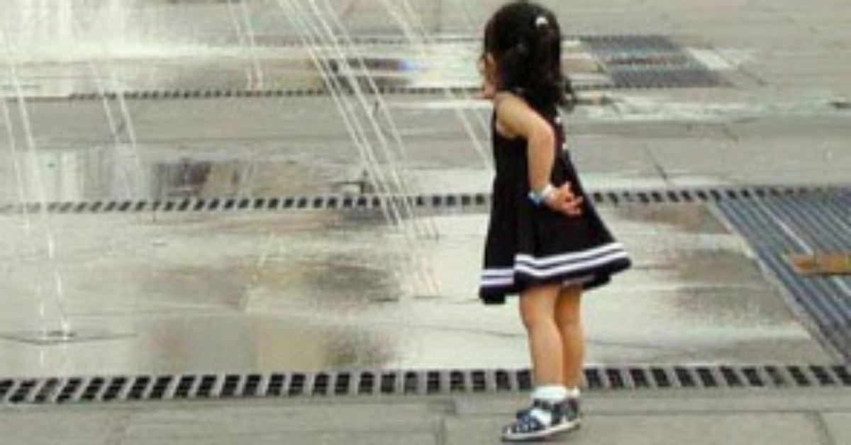 Coronavirus: classi di una scuola vuote. I genitori hanno paura di una bimba cinese.