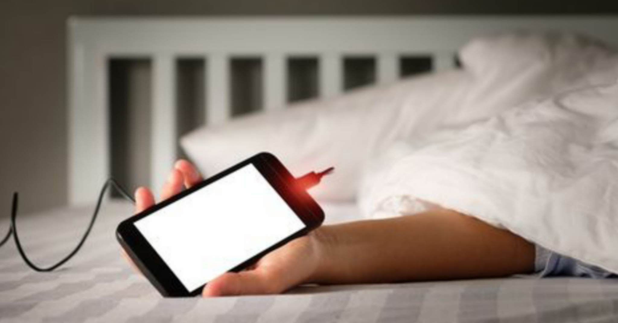 Non si deve lasciare il cellulare in carica sul letto