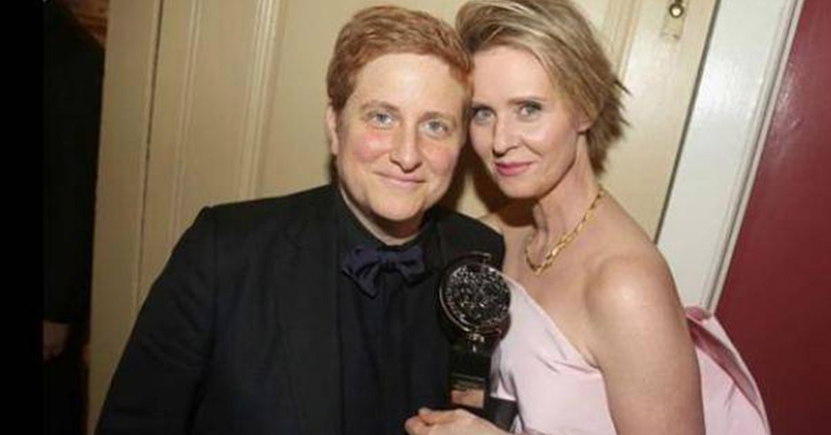 Vi ricordate di Cynthia Nixon, Miranda di Sex and the City? Ha lasciato il marito, dichiarato la sua omosessualità e sposato una donna