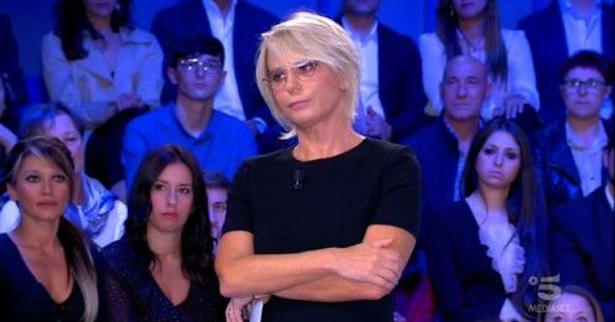 C’è posta per te 2020: il pubblico ride ad una battuta, ma Maria De Filippi li zittisce così