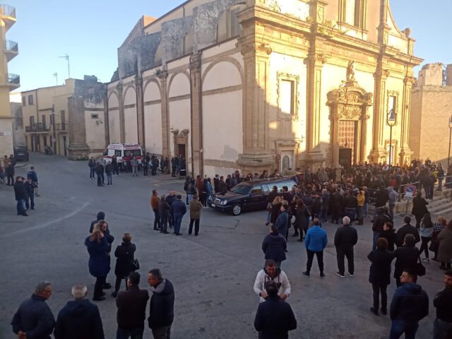 Sciacca-l'ultimo-saluto-al-piccolo-Salvatore-Sclafani 1