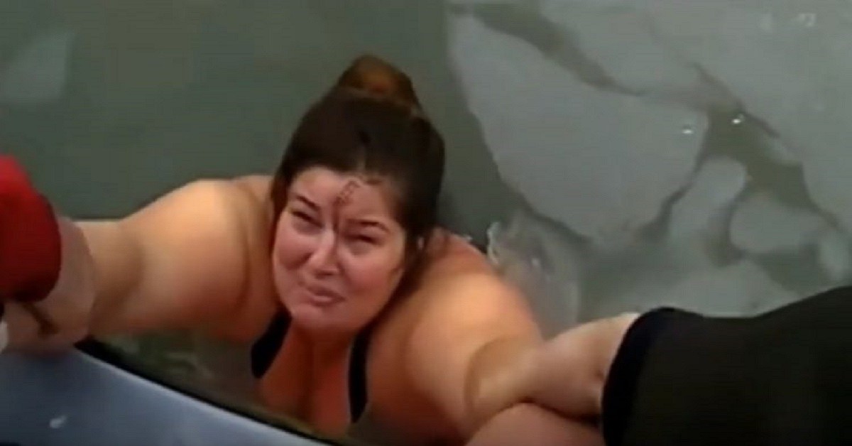 Si salva dal morire annegata in un lago ghiacciato, ma giorni dopo si trova ad affrontare di peggio