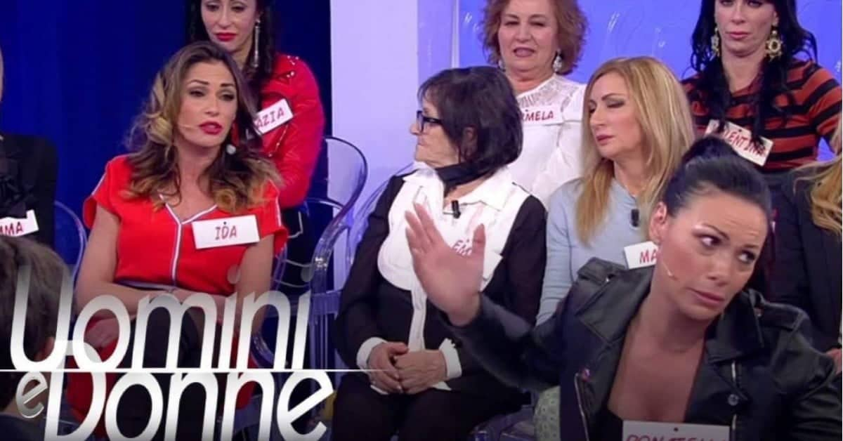 Uomini e Donne Anna Tedesco del trono over riceve delle pesanti accuse, è falsa!