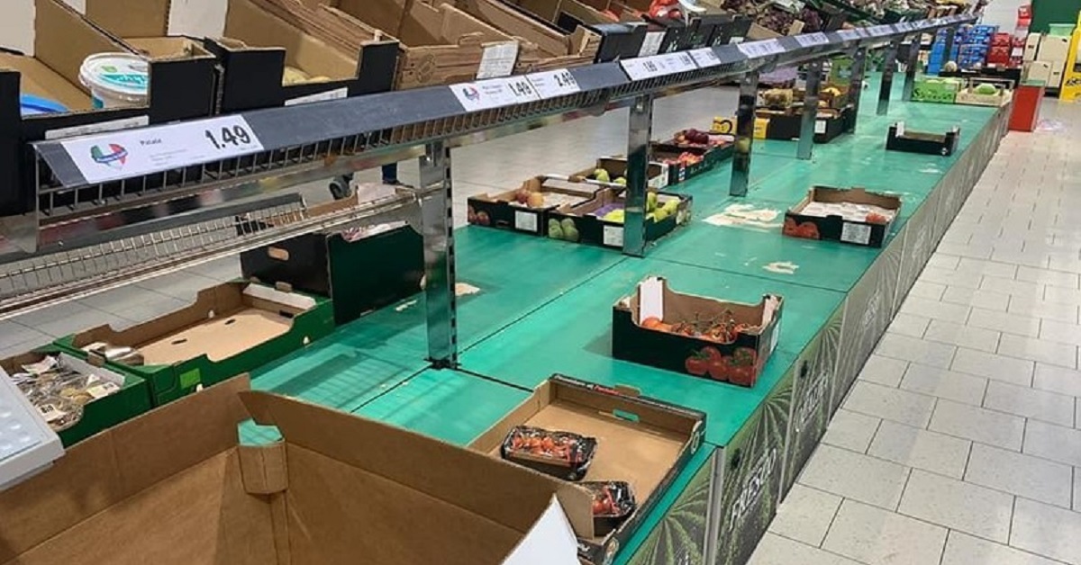 Coronavirus, scaffali vuoti nei supermercati della Lombardia, la gente è nel panico