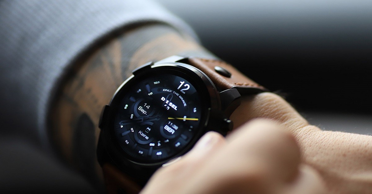 33enne salvo grazie allo smartwatch che rivela un’anomalia al battito cardiaco