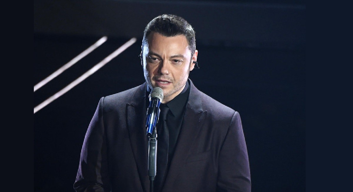 Tiziano Ferro al Festival di Sanremo, lacrime per l’artista (VIDEO)