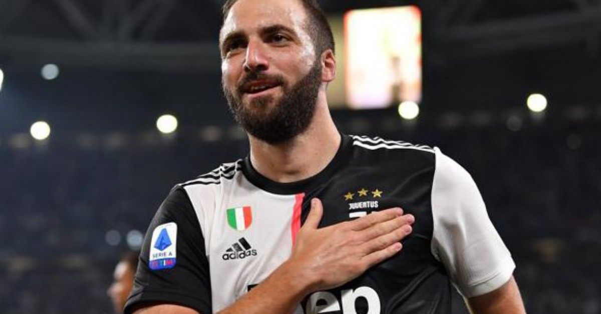 Nicola Higuaìn in difesa di suo fratello Gonzalo: “nostra madre sta male. Chiediamo un po’ di rispetto”.
