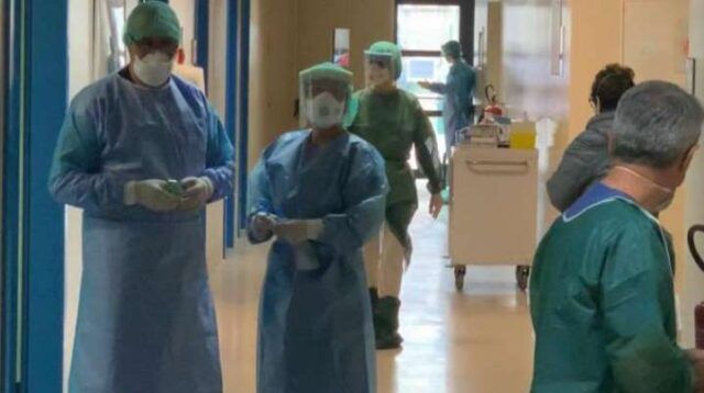 Coronavirus-insegnante-di-Arezzo-positiva-al-test