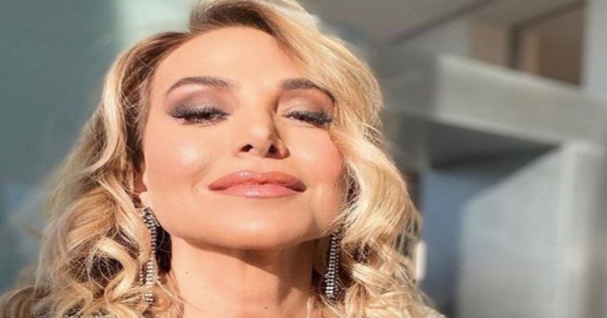 Barbara D’Urso si mostra in un look senza trucco sui social