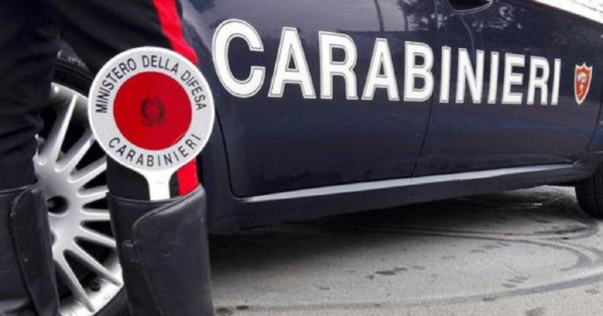 Coronavirus, uomo si reca al supermercato per corteggiare la cassiera