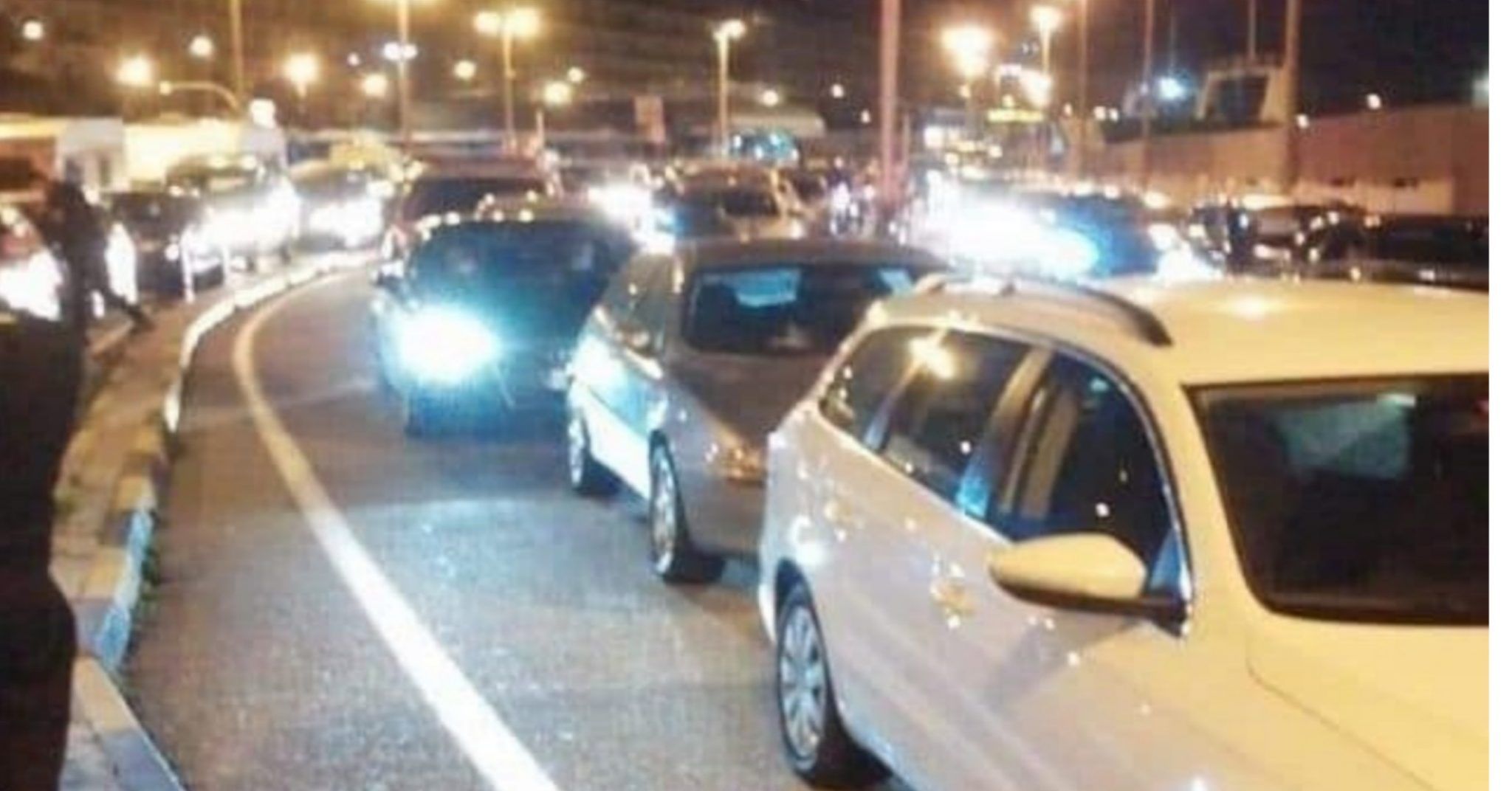 Coronavirus, lunghe code di automobili che si stanno spostando da Nord a Sud nonostante l’ordinanza del governo