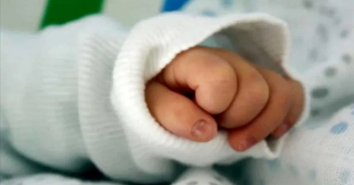 Enna, bambino di 18 mesi ingoia una pallina. Morto soffocato.