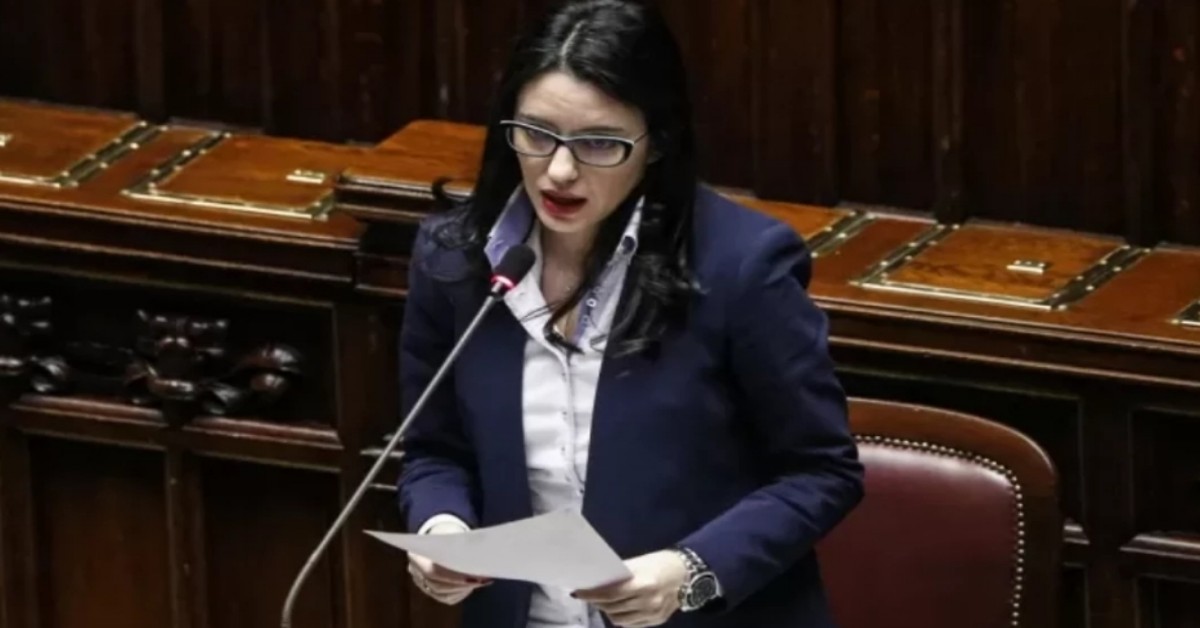 Il Ministro dell’Istruzione, Lucia Azzolina, in diretta per parlare della didattica a distanza e della scuola