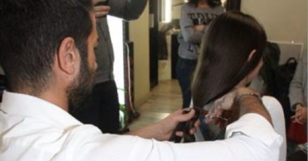 Zoe, dona i suoi capelli alle bambine malate di tumore