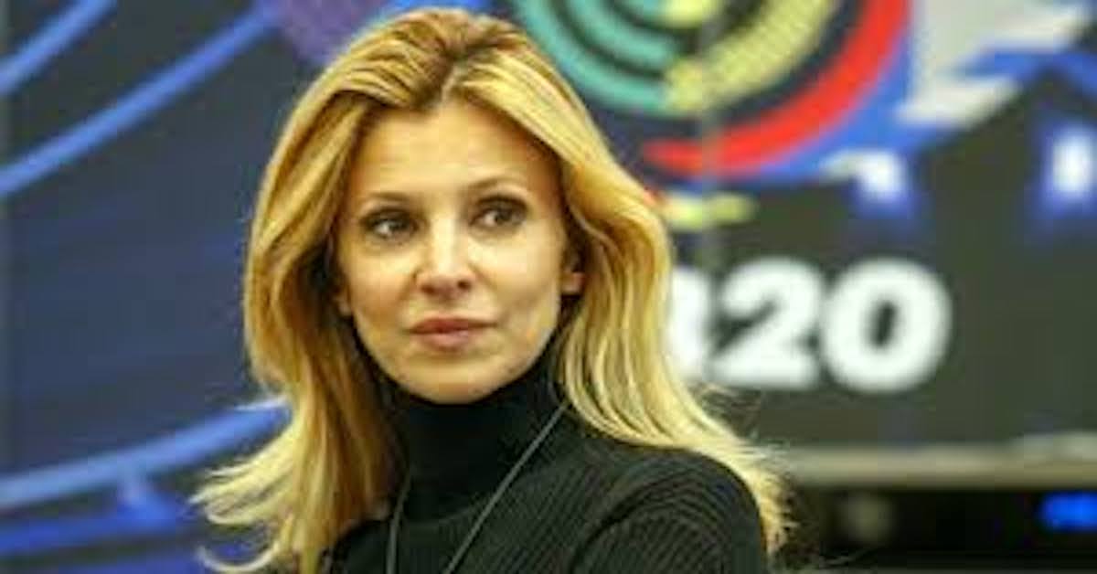 Grande Fratello VIP: Adriana Volpe messa in contatto con la famiglia per motivi personali