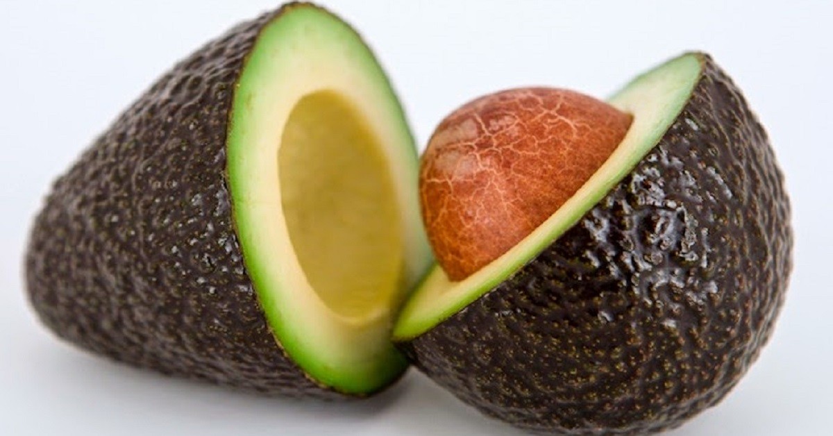 Sei una di quelle persone che buttano via i semi di avocado? Dopo aver letto questo, non lo farai mai più