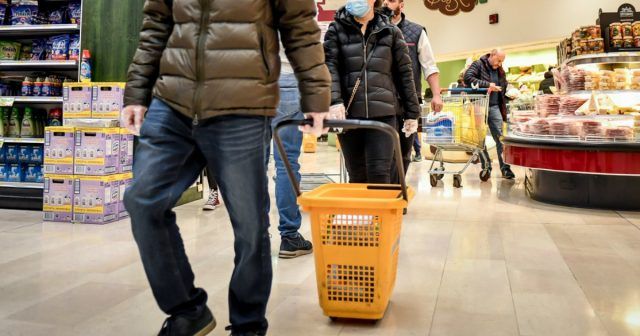Coronavirus-Milano-lunghe-code-ai-supermercati 1