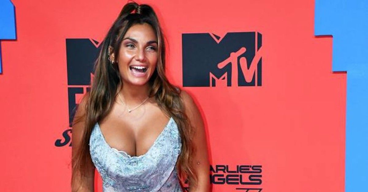 Elettra Lamborghini, quarantena nella sua casa di lusso: cinema e palestra privati