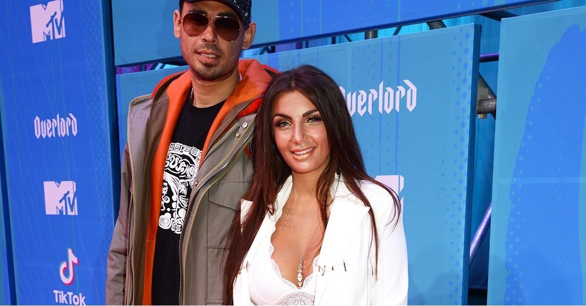 Elettra Lamborghini e la sua quarantena con Afrojack: le regala centinaia di rose rosse