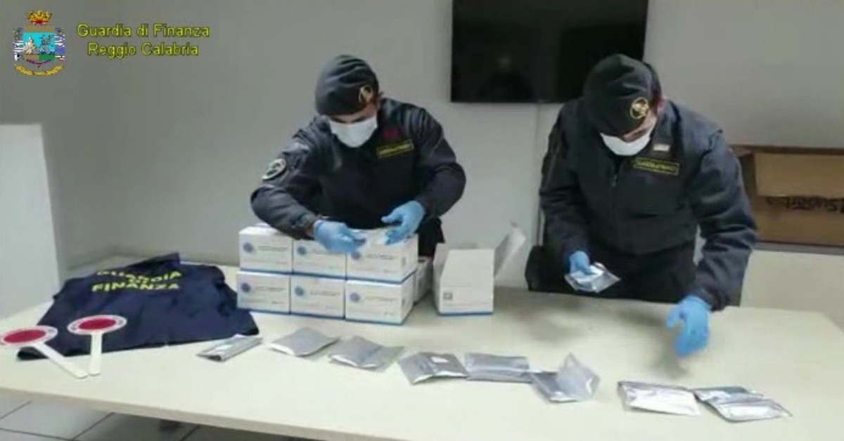 Coronavirus, le denunce e i sequestri della guardia di finanzia