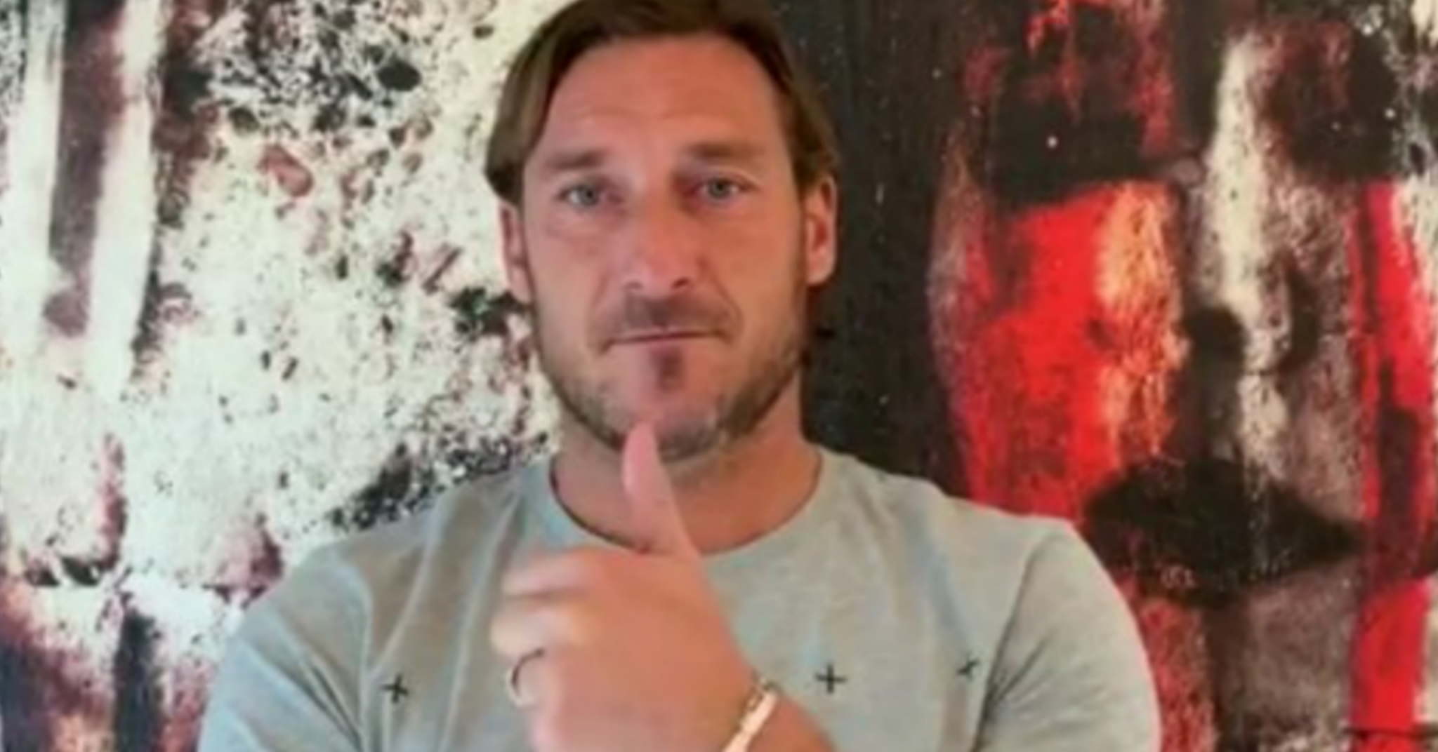 Coronavirus, Francesco Totti dona 15 apparecchi per la terapia intensiva