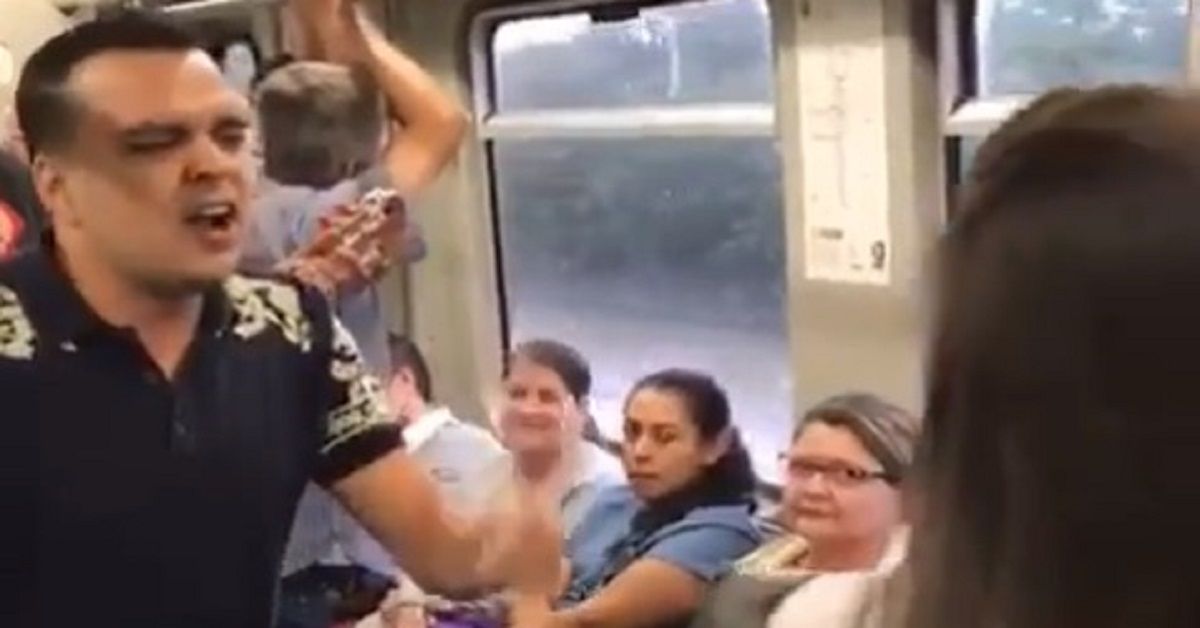 Dedica una serenata in metropolitana alla sua ragazza infedele e diventa virale