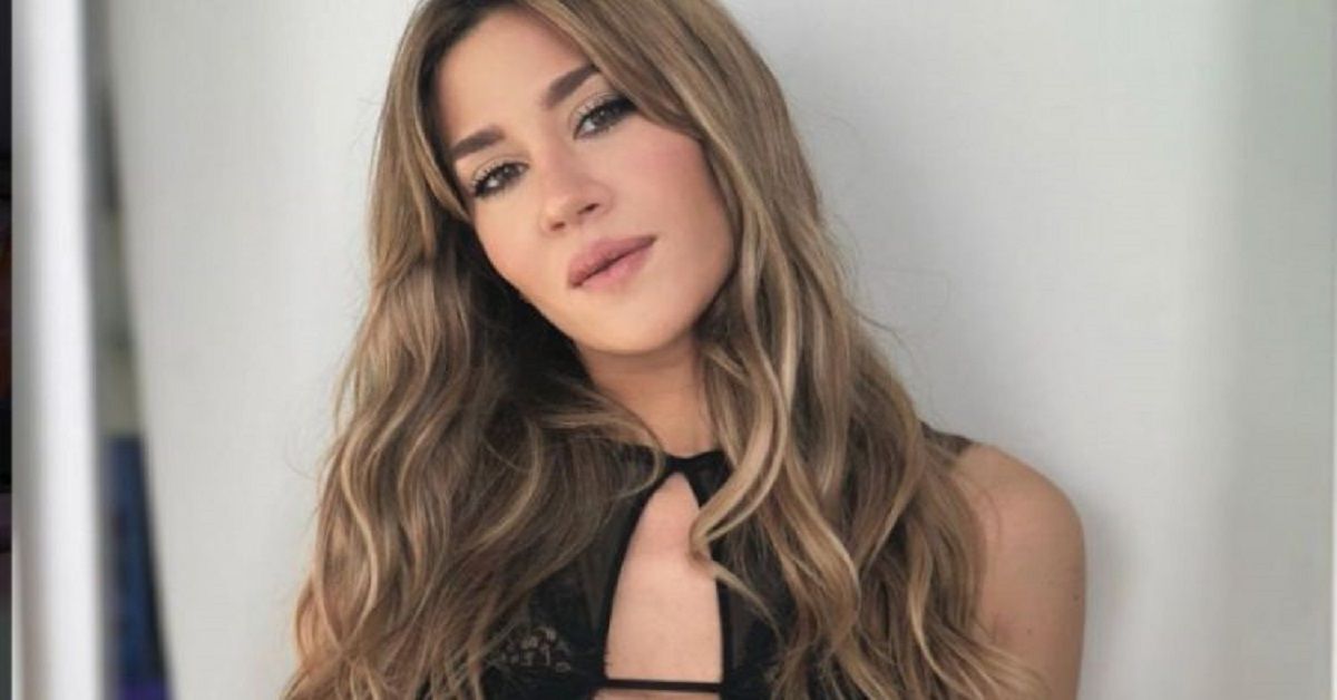 “Non lo auguro a nessuno” – Questa cantante subisce un incubo che è iniziato con un brufolo sul viso