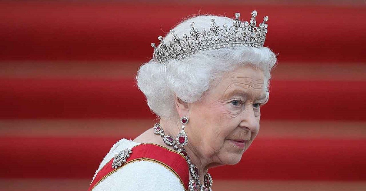 La Regina Elisabetta, nella valigia ha due oggetti che non mancano mai