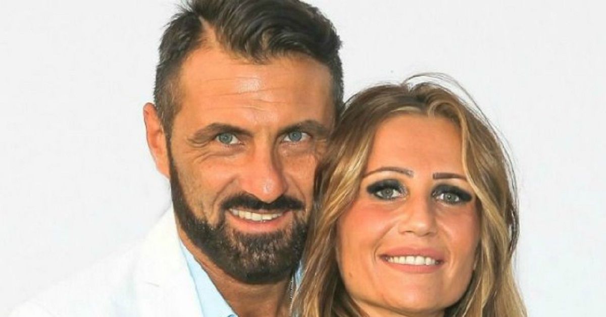 Sossio Aruta e Ursula Bennardo lanciano un appello ai fan: “C’è un profilo che si spaccia per me e Sossio”