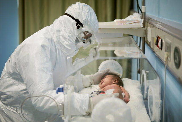 Coronavirus nato neonato positivo la madre ha partorito con 38 di febbre 2
