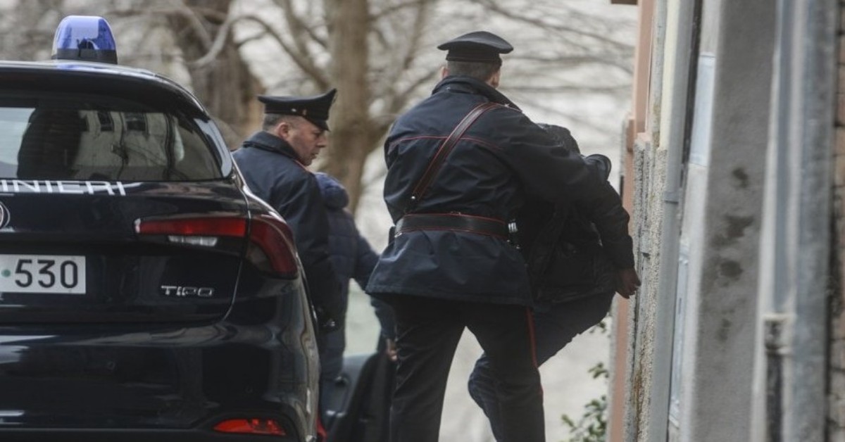 Città di Castello: fermato per un controllo, sputa contro un carabiniere e ne ferisce un altro