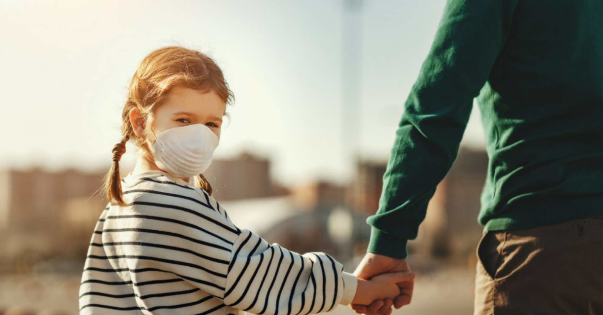 Coronavirus, passeggiate bambini-genitori. Vito Crimi: “Non c’è alcun rallentamento dei controlli”