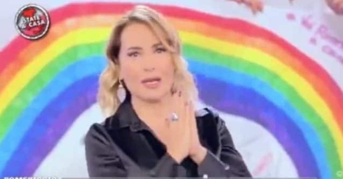 Barbara D’Urso in lacrime a Pomeriggio Cinque: “A Pasqua sola”