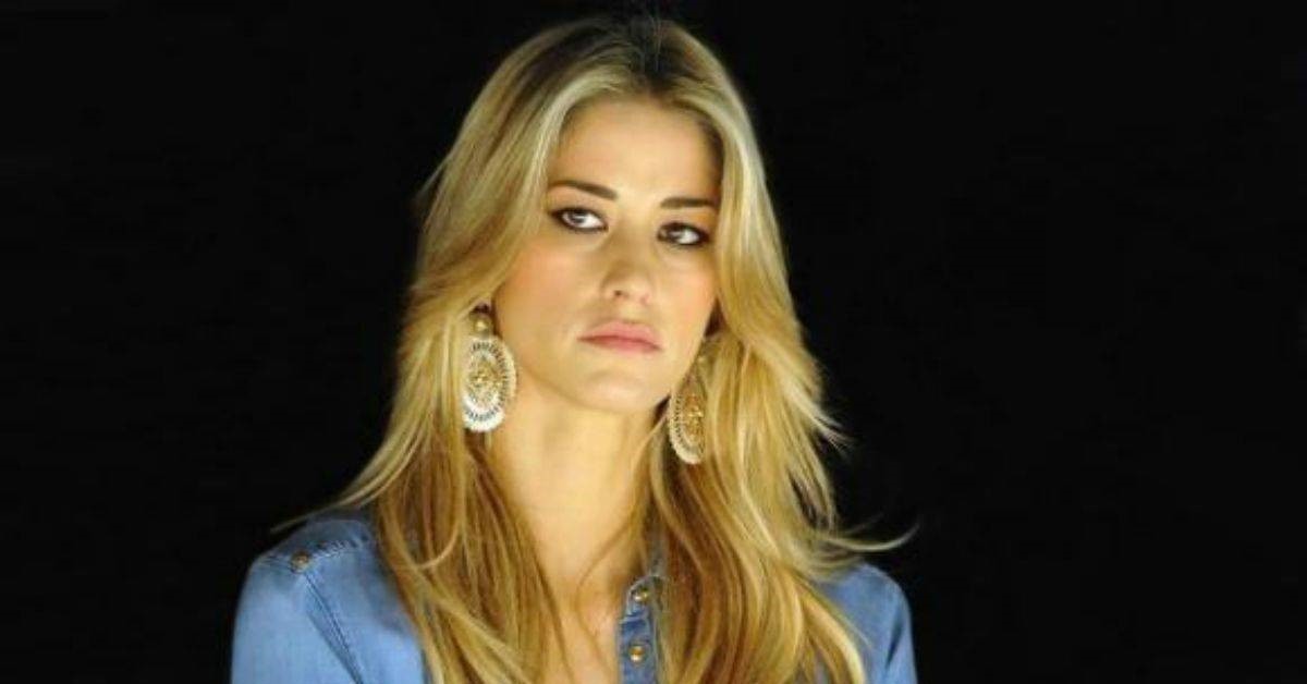 Elena Santarelli ospite a Italia Sì in lacrime davanti a Marco Liorni