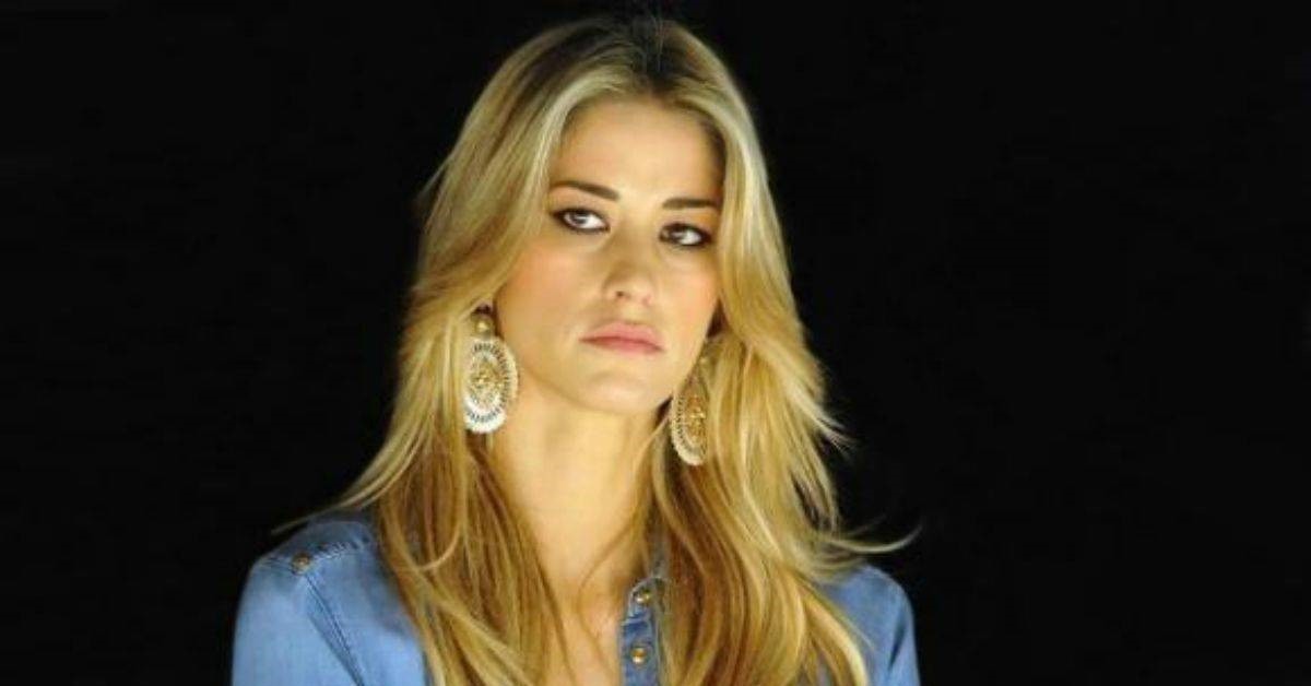 Elena Santarelli ospite a Italia Sì in lacrime davanti a Marco Liorni