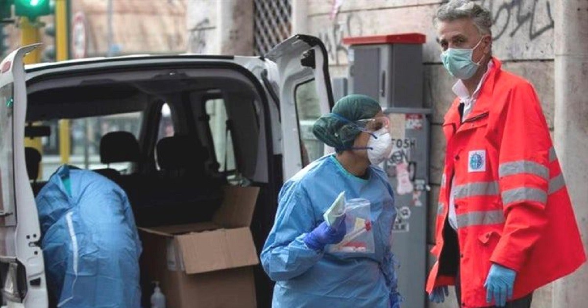 In lacrime, racconta come a suo figlio sia stata negata l’assistenza medica anche se non riusciva a respirare