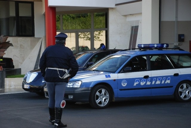 famiglia ferma in autogrill la scoperta degli agenti 1