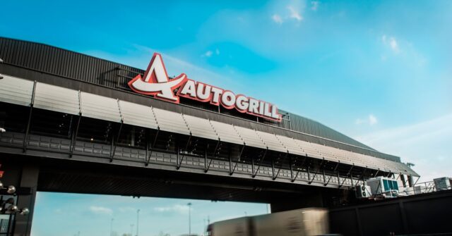 famiglia ferma in autogrill la scoperta degli agenti