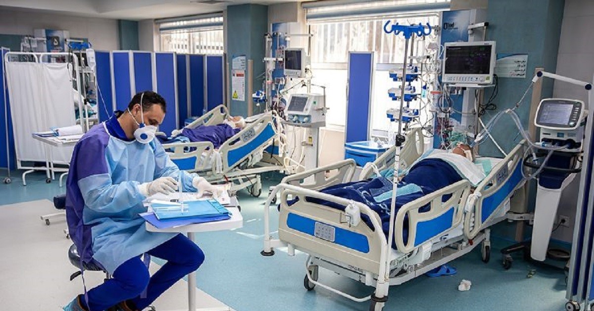 Medico torna a casa dopo lunghe giornate di lavoro e salendo in ascensore trova un cartello sconcertante
