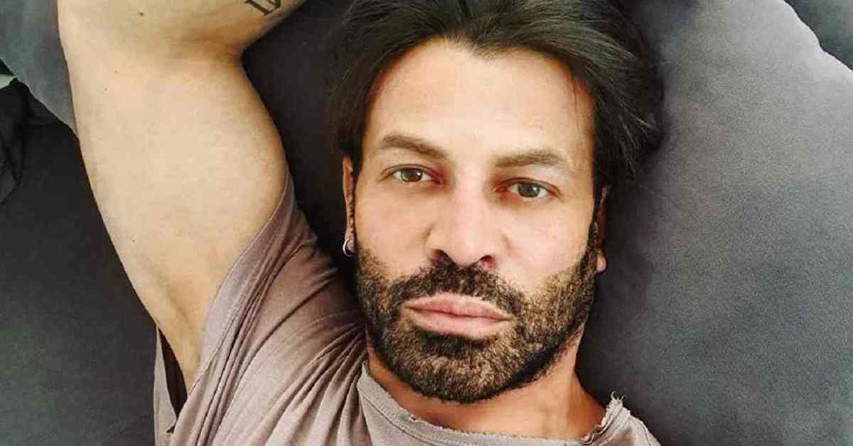 Gianni Sperti ha scritto un libro: “c’è una parte della mia vita che ho faticato ad accettare”