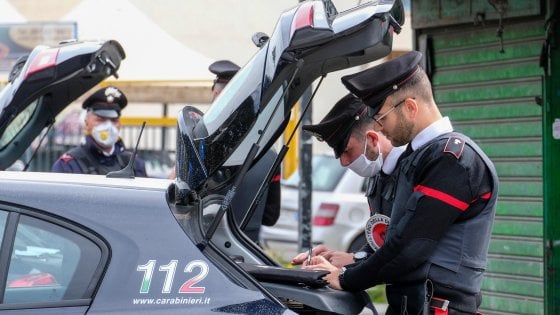 il figlio sparisce la mamma chiama i carabinieri e viene ritrovato