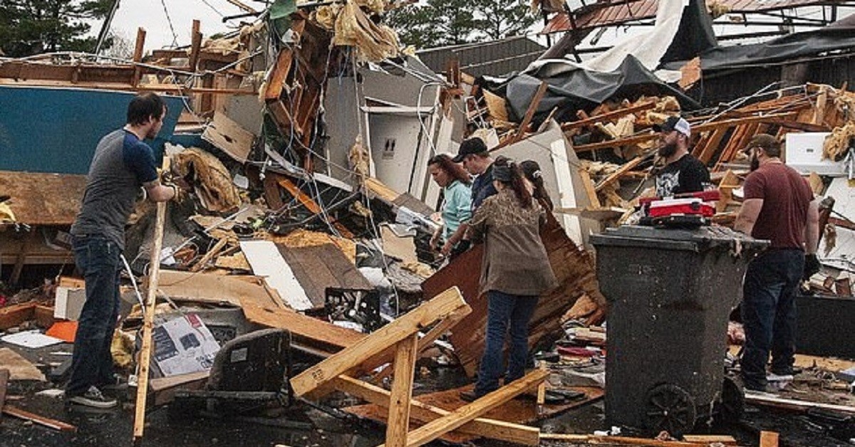 La tragedia lascia il dottore senzatetto