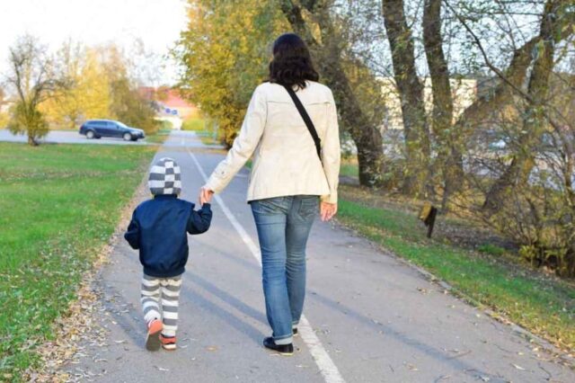 Bambini al parco giochi