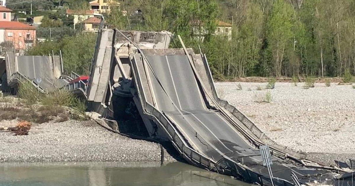 Crollato un ponte sulla Sp70, tra le provincie di Massa Carrara e La Spezia