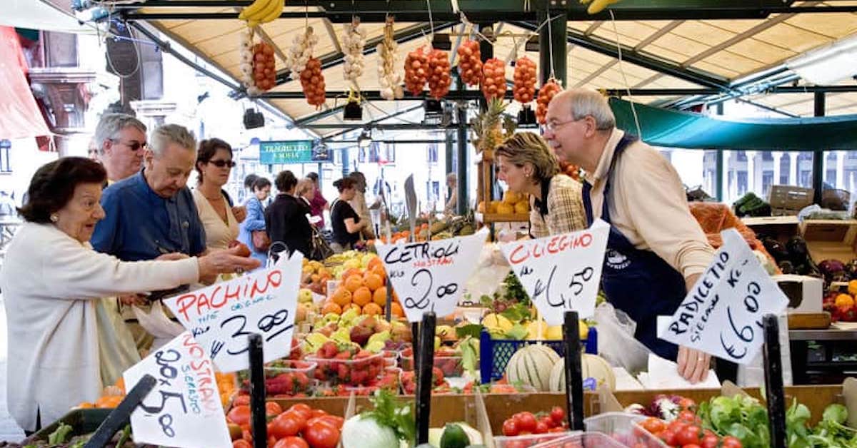 La Lombardia riapre i mercati comunali scoperti dal 29 aprile: l’ordinanza Regionale