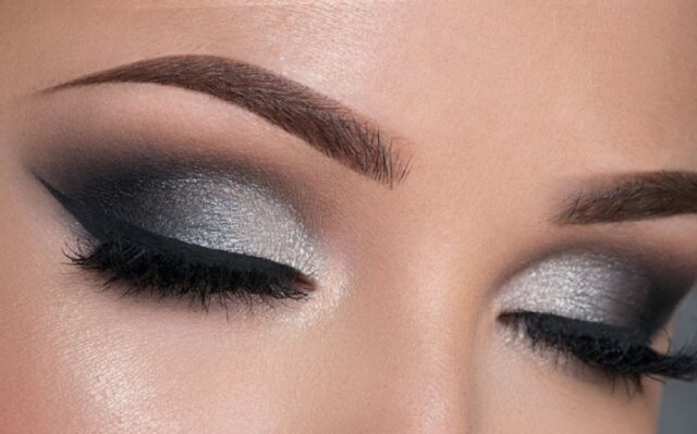 Smokey eyes argentato