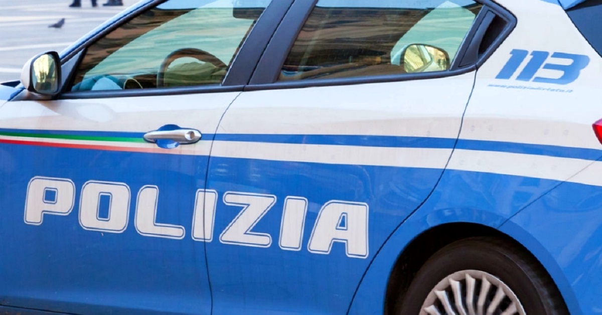 Bologna, bimba di due cade dalla finestra: la polizia trova una piantagione di marijuana